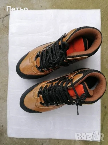 Продавам чисто нови качествени дамски туристически /зимни, трисезонни / високи обувки , снимка 2 - Маратонки - 48294740