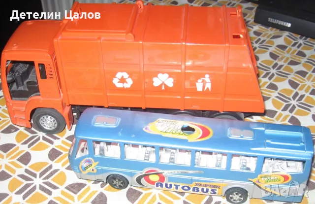 Автомобили Боклукчийски камион и Автобус