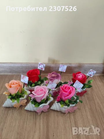 Кашпи с рози