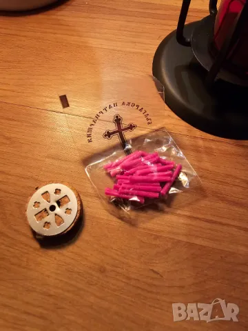 Голямо настолно кандило от ковано желязо, бронз и кръст за да се помолите на Бог Исус Христоси, снимка 2 - Антикварни и старинни предмети - 49786269