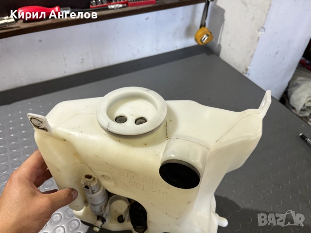 Казанчето на чистачките за Mercedes C-class W203 / CLK W209, снимка 4 - Части - 51676812