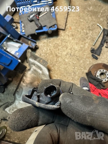 Лява пръскалка на преден капак на Ауди Audi A8 D4 H4 само за 30лв. 4H0955987, снимка 3 - Части - 52541144