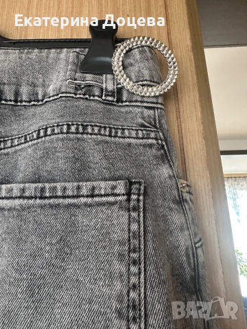 Дънки в сиво с апликация и сребърна токс, снимка 4 - Дънки - 51160869