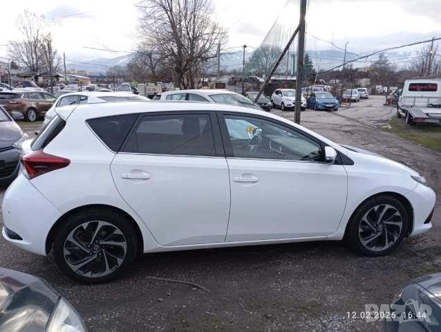 Toiota Auris, снимка 6 - Автомобили и джипове - 53483400