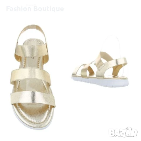 Олекотени златисти сандали