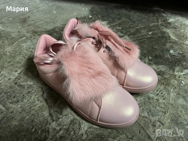 Розови перлени кецове с естествен пух отгоре, снимка 2 - Маратонки - 38860736