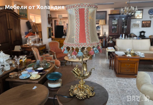 Бронзова настолна лампа