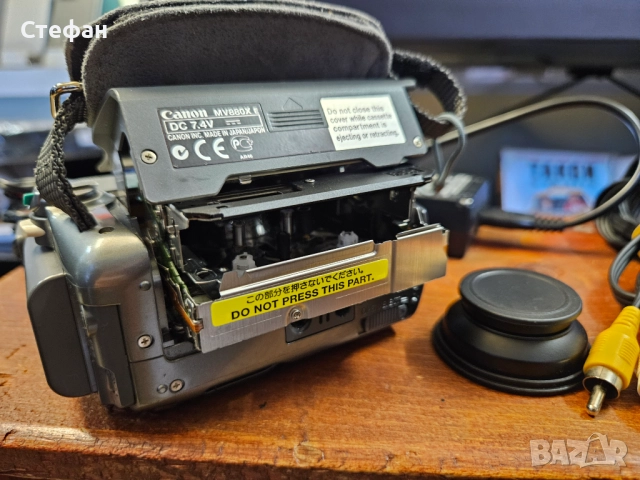 Видeoкамера Canon MV880X E Работеща отлично, в много добро визуално състояние, има зарядно. Батерият, снимка 14 - Камери - 51977337