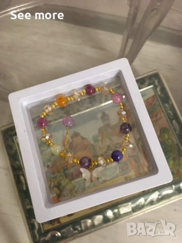 Елегантна гривна с кристали, естествени камъни и седеф