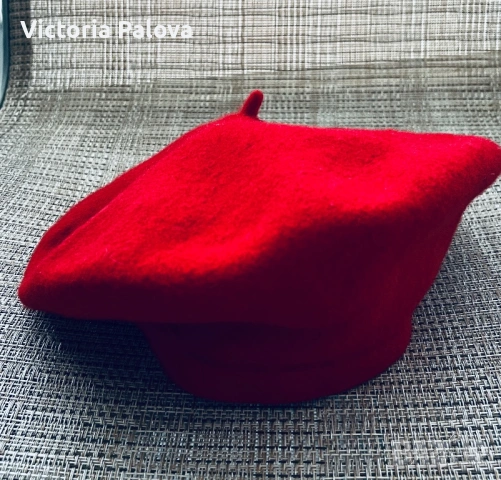 Луксозна червена барета WOOLMARK - френски стил и винтидж шарм, снимка 7 - Шапки - 53091346