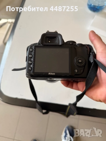 Камера Nikon D3000 в отлично състояние, снимка 2 - Фотоапарати - 52382870
