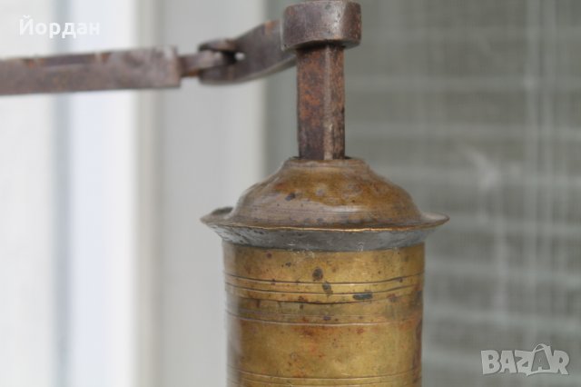 Стара бронзова мелачка за черен пипер , снимка 4 - Прибори за хранене, готвене и сервиране - 35700166