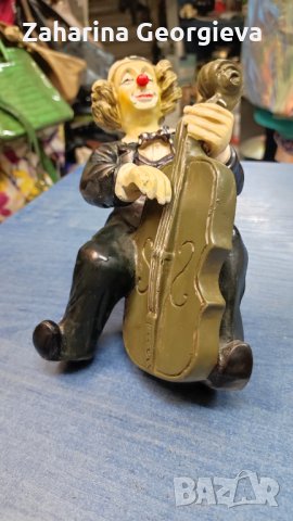 Клоун музикант 