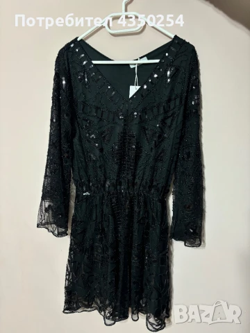 Изискана Черна Рокля с Бляскави Декорации