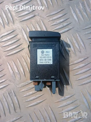 Бутон аварийни мигачи Volkswagen - 1C0953235BB41  1C0-953-235 , снимка 3 - Части - 49829200