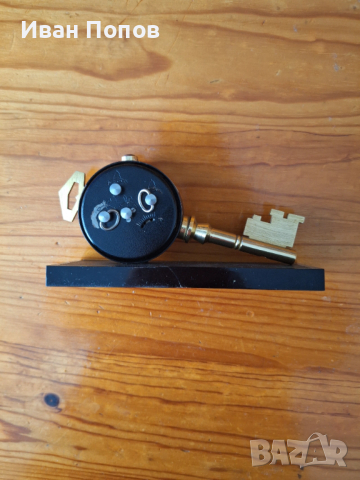 Будилник механичен, профилактиран, работи точно Слава - ключ Москва СССР, снимка 2 - Други ценни предмети - 53768588