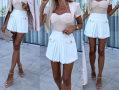 Уникална бяла пола със златни елементи