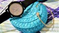 Комплект дамски черен часовник с позлатена гривна, снимка 1 - Бижутерийни комплекти - 35960414