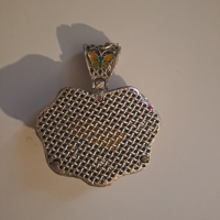 Масивен медальон с кехлибар и емайл, снимка 3 - Антикварни и старинни предмети - 44758902