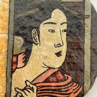 Япония, гейша рисувана върху камък, амулет., снимка 2 - Антикварни и старинни предмети - 41727787