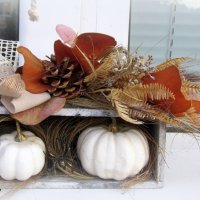 Есенна украса с бели тиквички, снимка 1 - Декорация за дома - 41189308