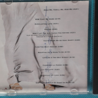 Gloria Estefan – 1994- Hold Me,Thrill Me,Kiss Me(Ballad,Dance-pop,Vocal), снимка 4 - CD дискове - 44768264