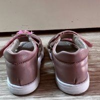 Розови сандали, снимка 4 - Детски сандали и чехли - 41324987