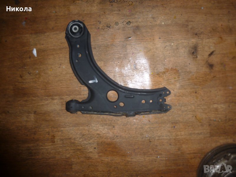 Ляв носач за Фолксваген Голф 4 1.9 тди, снимка 1