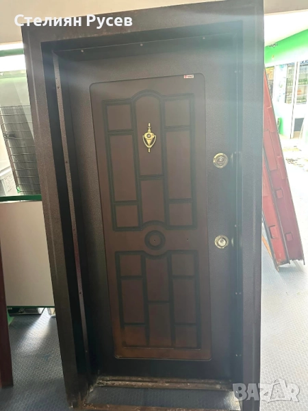 0126 НОВА кави kavi метална входна врата 85/191 см - цена 349 лв или 178,44 евро   леко надуто има п, снимка 1
