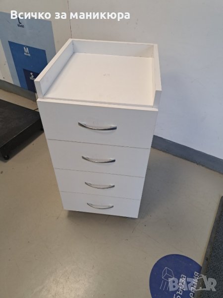 Помощен Кабинет маникюрист, миглопласт, педикюристи, козметици , снимка 1