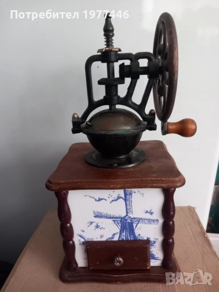 антикварна голяма кафе мелачка перфектно състояние , снимка 1