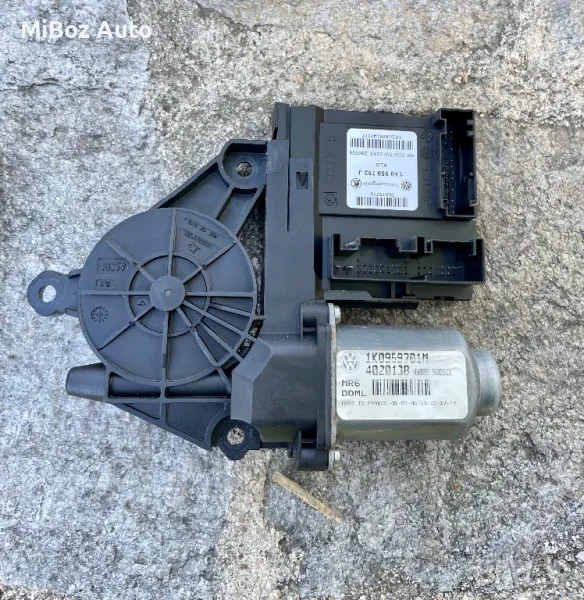 Моторче стъклоповдигач Фолксваген Голф 5 VW Golf, снимка 1