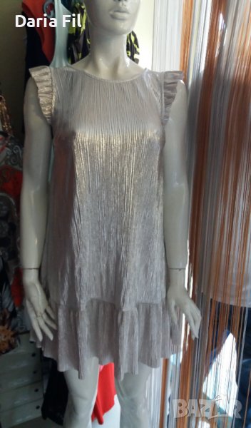 Сребриста рокля с къдрички на раменете, снимка 1