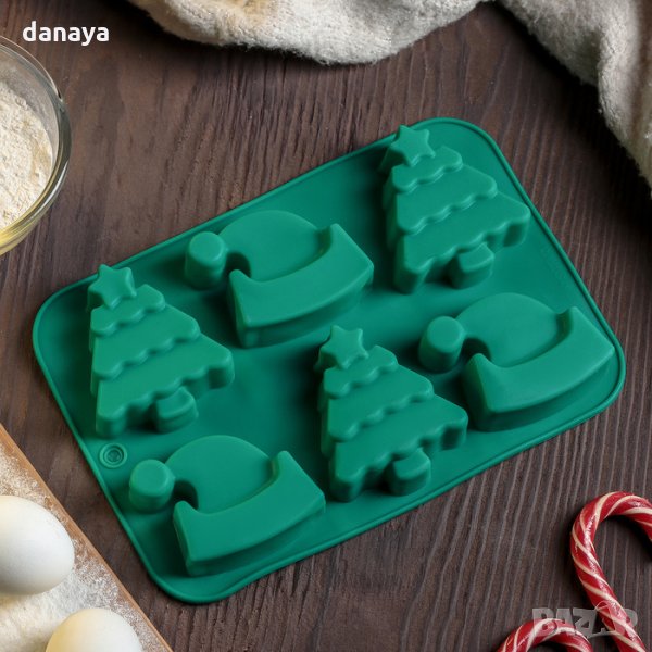 2415 Силиконова форма за коледни мъфини Елхички и Коледни шапки, снимка 1