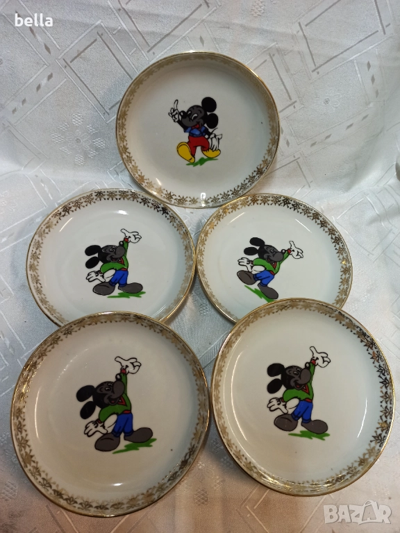 5 Български детски порцеланови чинии с Мики Маус и позлатен кант с орнаменти 17,5 см диаметър ., снимка 1