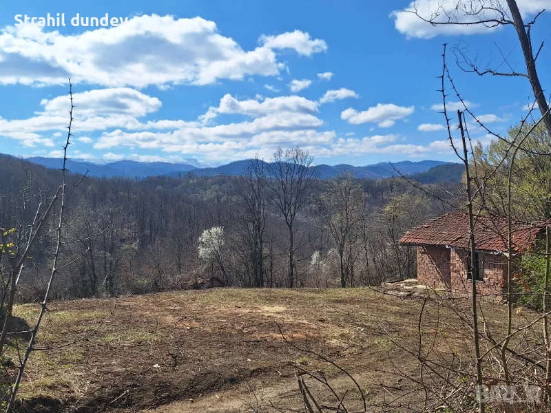 2800м² в Троян махала Райковска , снимка 1