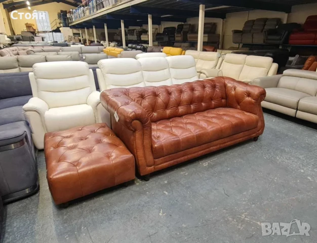 Кафяв кожен диван тройка и табуретка тип Честърфийлд, снимка 11 - Дивани и мека мебел - 50887344