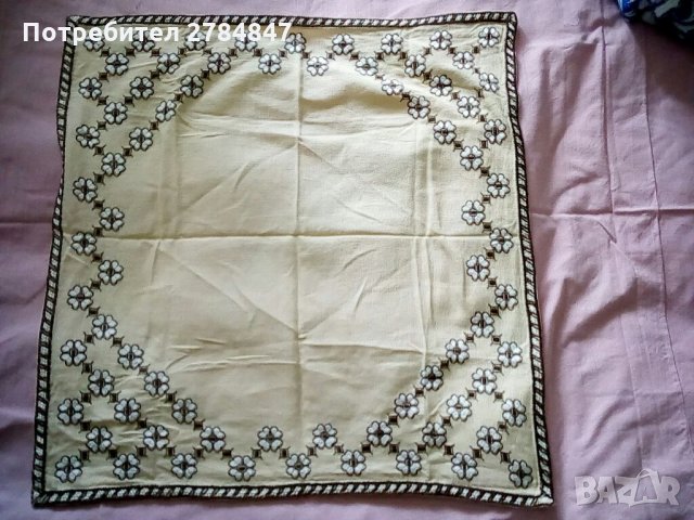 Каре с ръчна бродерия