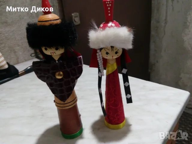 Дървени фигурки комлект с носии нови н традиционни Н 22см и 21см