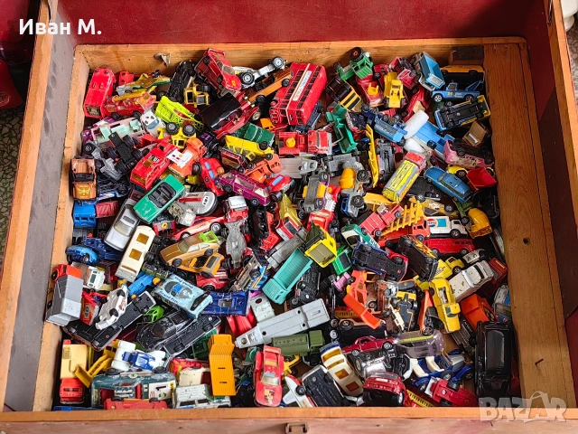 Лот стари метални колички около 300 бр