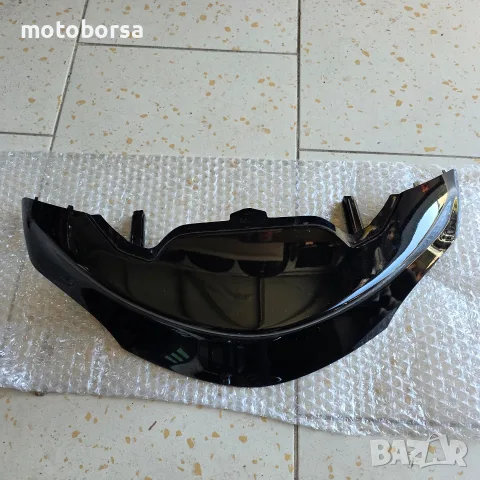 Yamaha Majesty 400 заден капак акумулатор скойлер над акумулатор