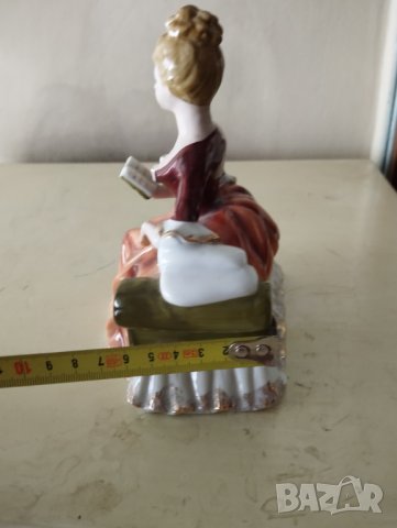 порцелнова статуетка, снимка 5 - Други ценни предмети - 41797249