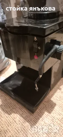 Продавам кафе машина Picco