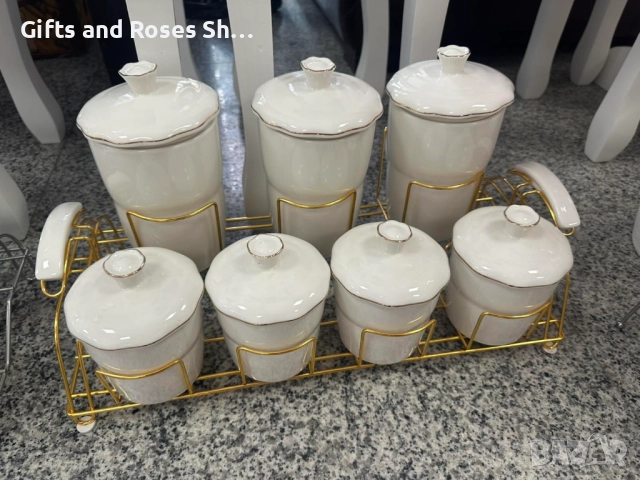 Порцеланов комплект от 7 буркана за съхранение с метална поставка в златно, снимка 1