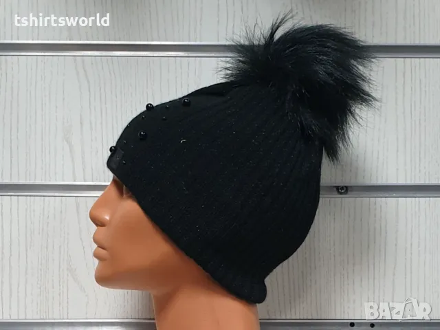 Нова зимна дамска шапка с камъчета в черен цвят с пух/помпон, снимка 4 - Шапки - 47928136