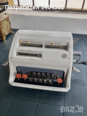 Стара немска сметачна машина Facit