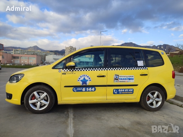 Volkswagen Touran 1.6 TDI 105 DSG/Кожен салон/Автопилот/Мултиволан/Печка, снимка 4 - Автомобили и джипове - 52946664