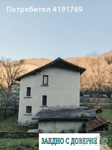 Просторна триетажна къща с панорамна тераса в с. Лютидол, снимка 5 - Къщи - 53142411