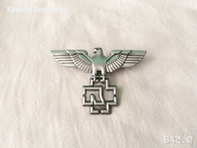 Стари метъл аксесоари. (Медальони, Брошки, Гривни), снимка 8 - Колиета, медальони, синджири - 53064450