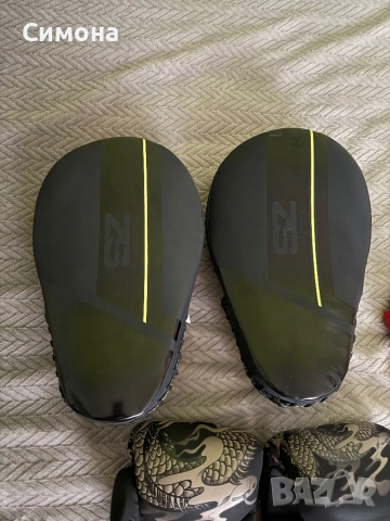 VENOM Комплект Боксови Ръкавици Dragons Flight  12 oz + лапи, снимка 4 - Бокс - 52755628